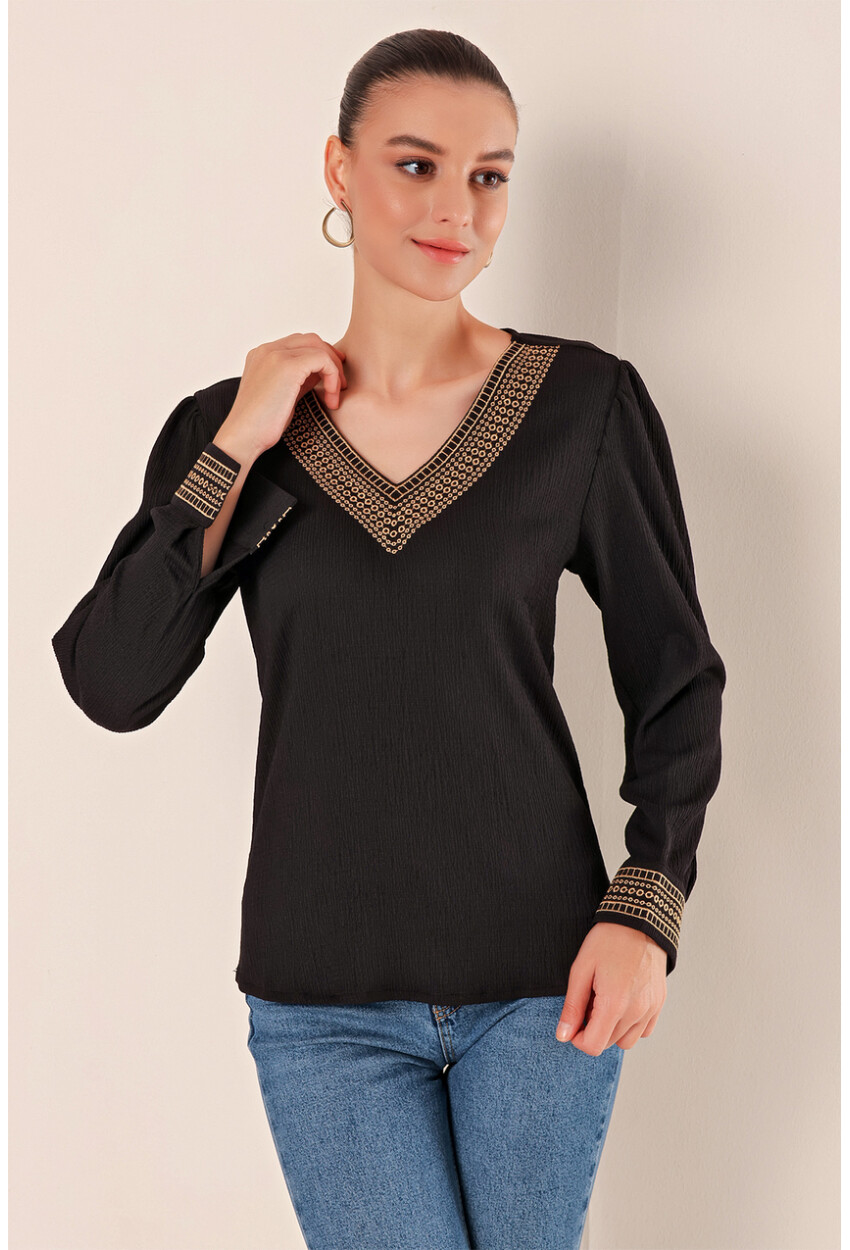 0466 Embroidered V-Neck Knit Blouse