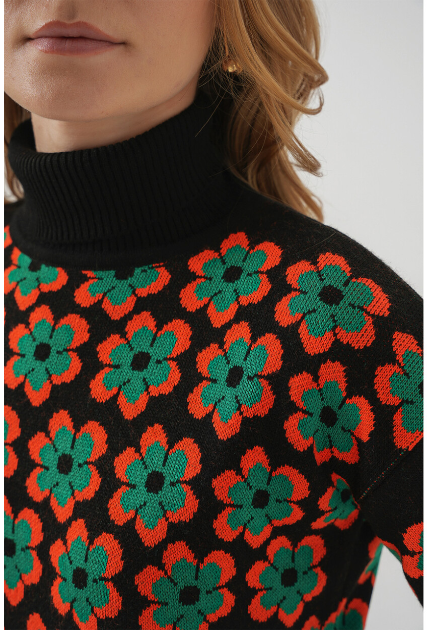 15801 Turtleneck Patterned Crop Sweater