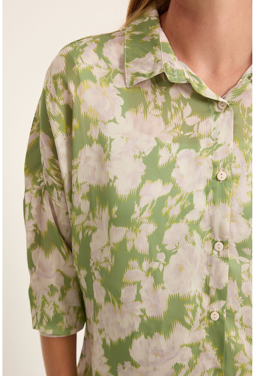 3985 Oversized Satin Shirt
