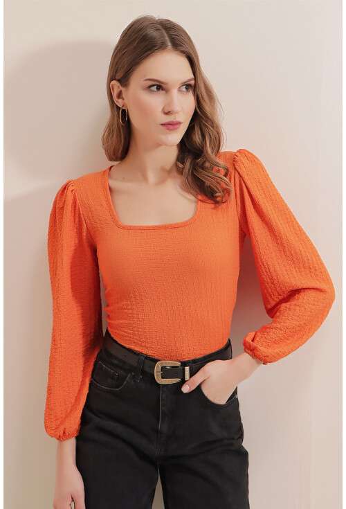 0442 Uzun Kollu Bluz