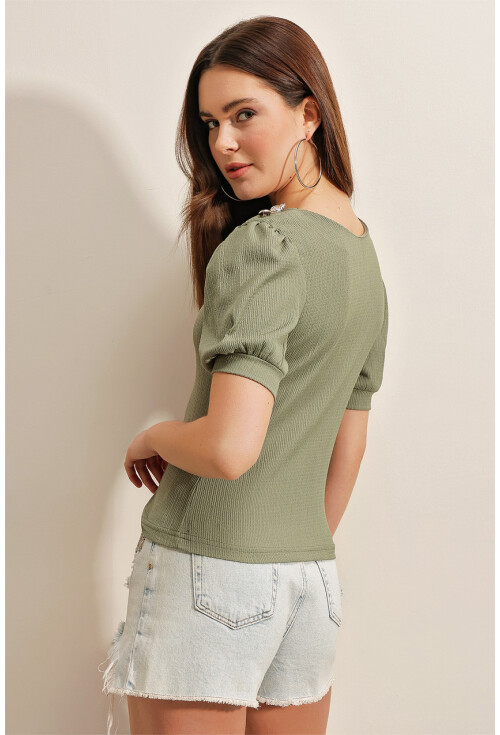 0468 Düğme Detaylı Örme Bluz