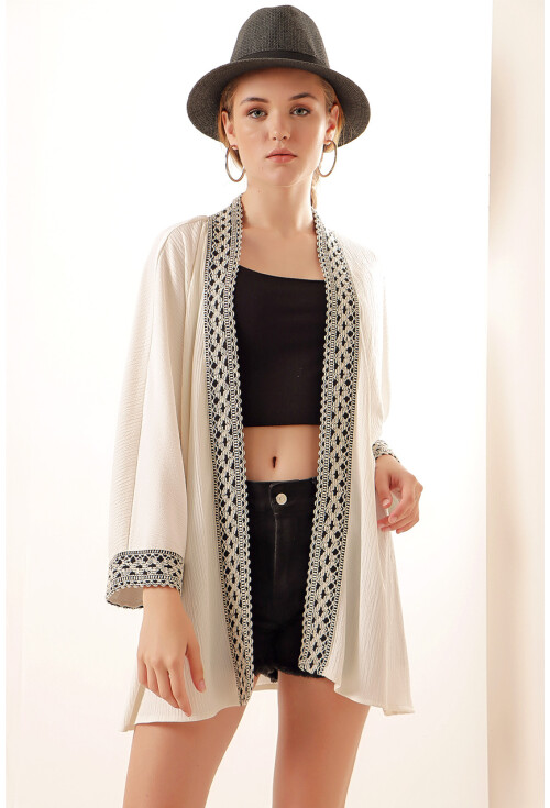 05866 Nakışlı Örme Kimono