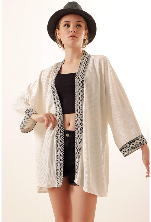 05866 Nakışlı Örme Kimono