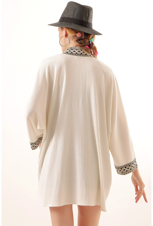 05866 Nakışlı Örme Kimono