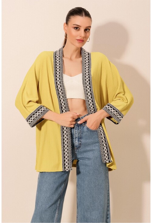 5866 Nakışlı Örme Kimono