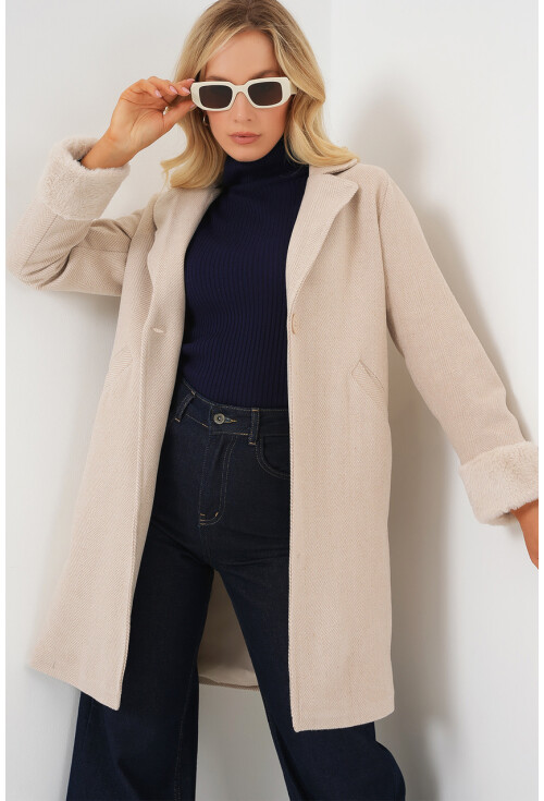 9145 Kadın Kolları Tüylü Balık Sırtı Kaşe Kaban