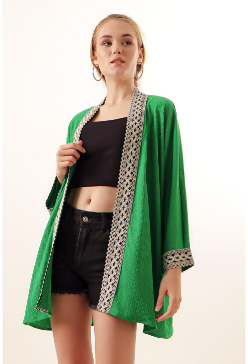 05866 Nakışlı Örme Kimono