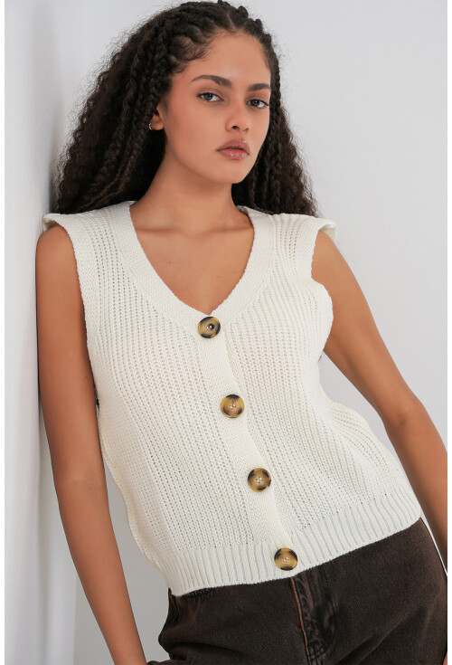 15881 Buttoned Short Knit Vest