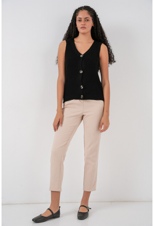 15881 Buttoned Short Knit Vest