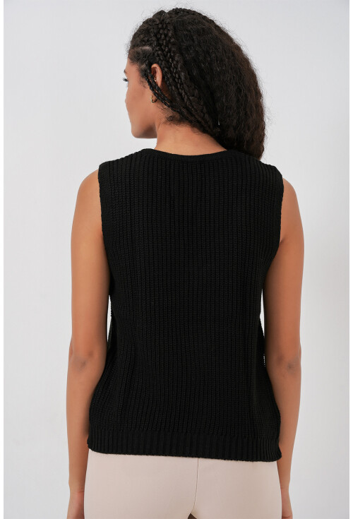 15881 Buttoned Short Knit Vest