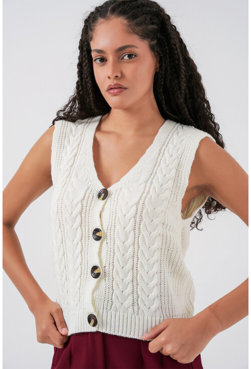 15882 Buttoned Short Knit Vest