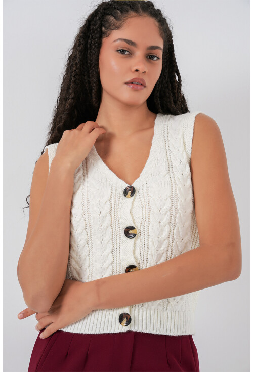 15882 Buttoned Short Knit Vest