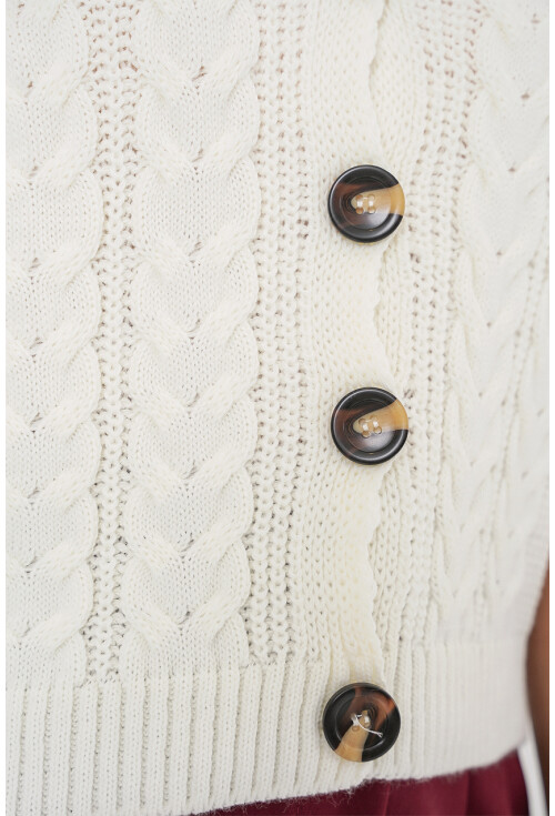 15882 Buttoned Short Knit Vest