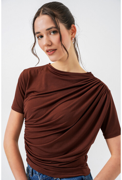 Büzgü Detaylı Kısa Kol Sandy Bluz 945