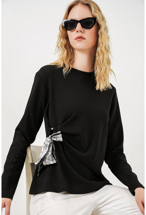 Kadın Fular Detaylu Uzun Kol Bluz 40000