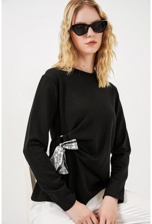 Kadın Fular Detaylu Uzun Kol Bluz 40000