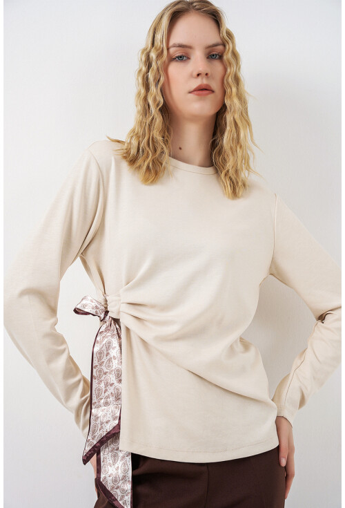 Kadın Fular Detaylu Uzun Kol Bluz 40000