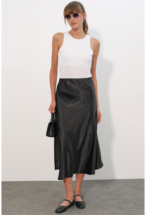 15806 Satin Skirt