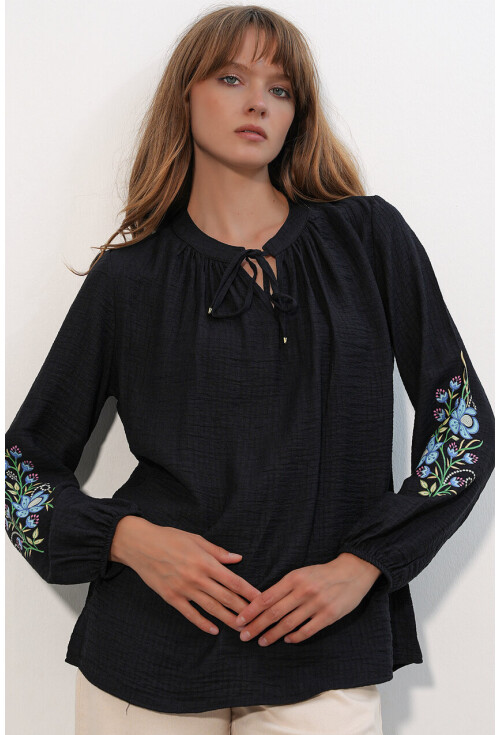 Kadın Nakışlı Oversize Bluz 1000