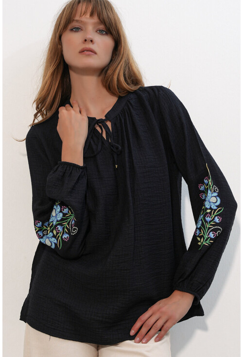 Kadın Nakışlı Oversize Bluz 1000