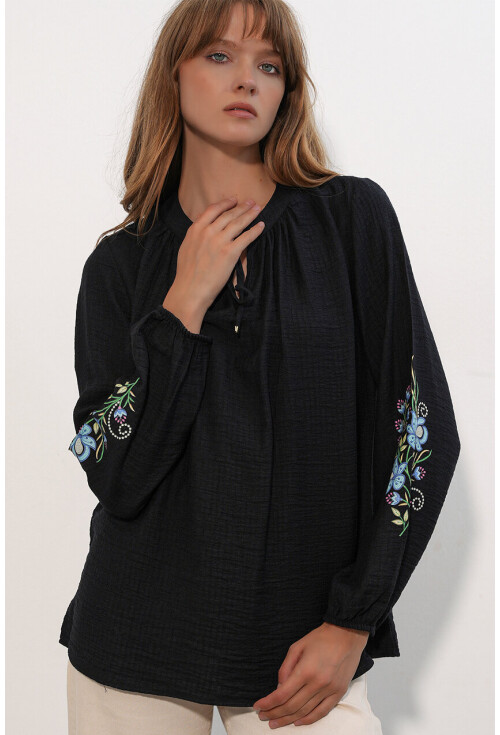 Kadın Nakışlı Oversize Bluz 1000