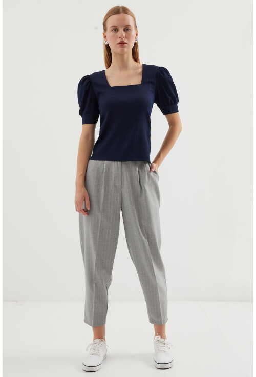 0409 Kare Yaka Örme Bluz