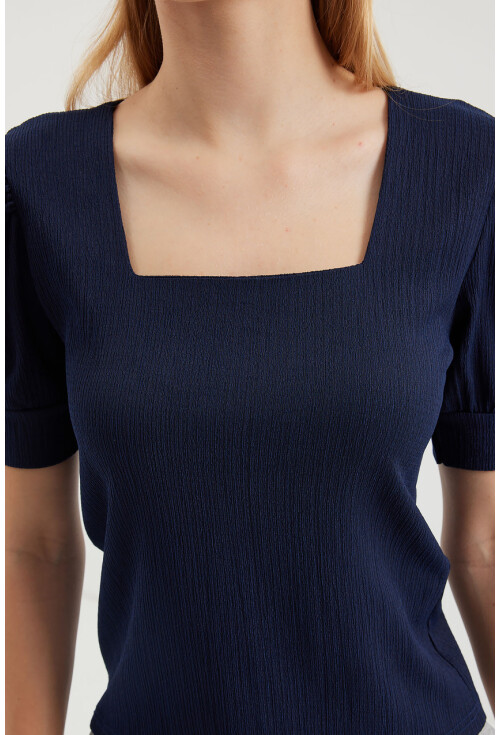 0409 Kare Yaka Örme Bluz