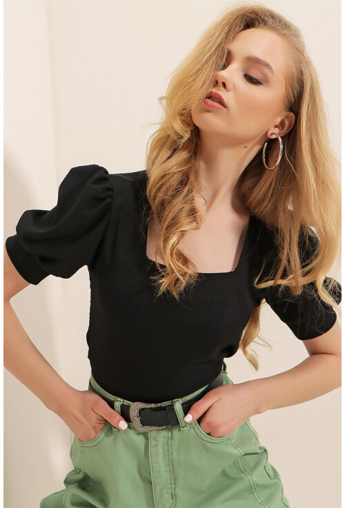 0409 Square Neck Knit Blouse