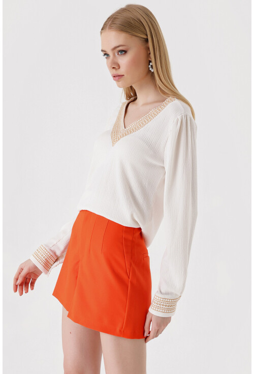 0466 Embroidered V-Neck Knit Blouse