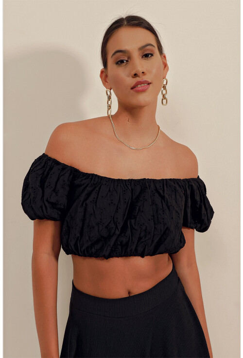 0481 Eyelet Strapless Blouse