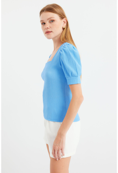 0409 Kare Yaka Örme Bluz