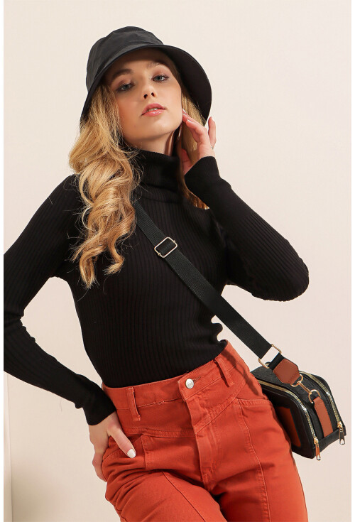 10311 Turtleneck Knit Sweater