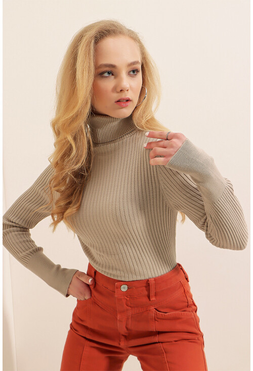 10311 Turtleneck Knit Sweater
