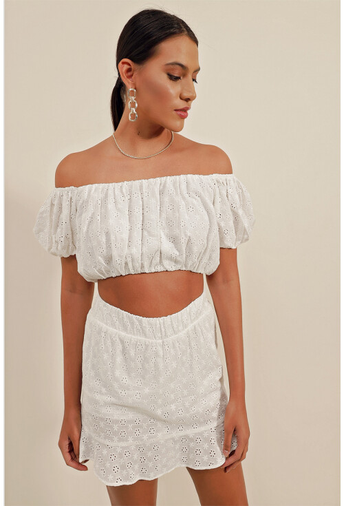 0481 Eyelet Strapless Blouse