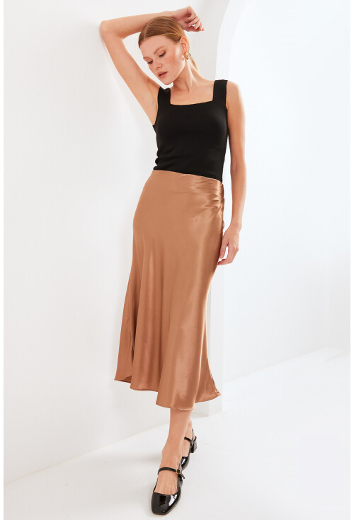 15806 Satin Skirt