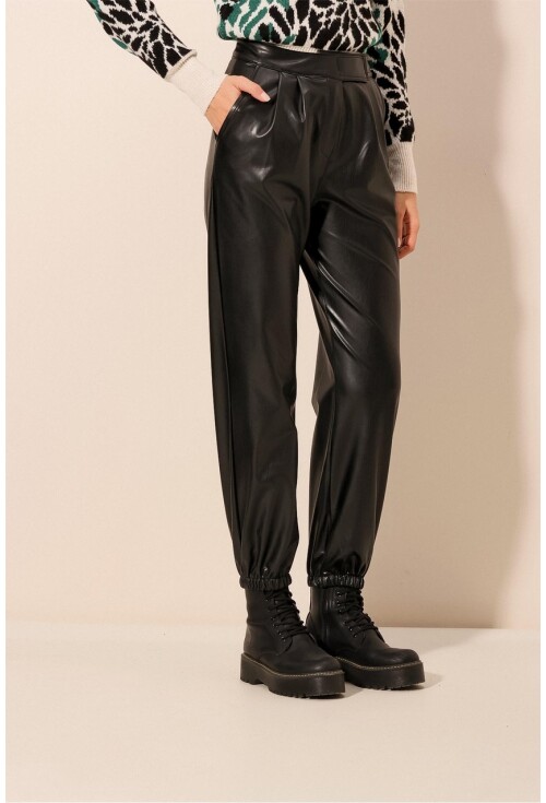 6623 Faux Leather Pants