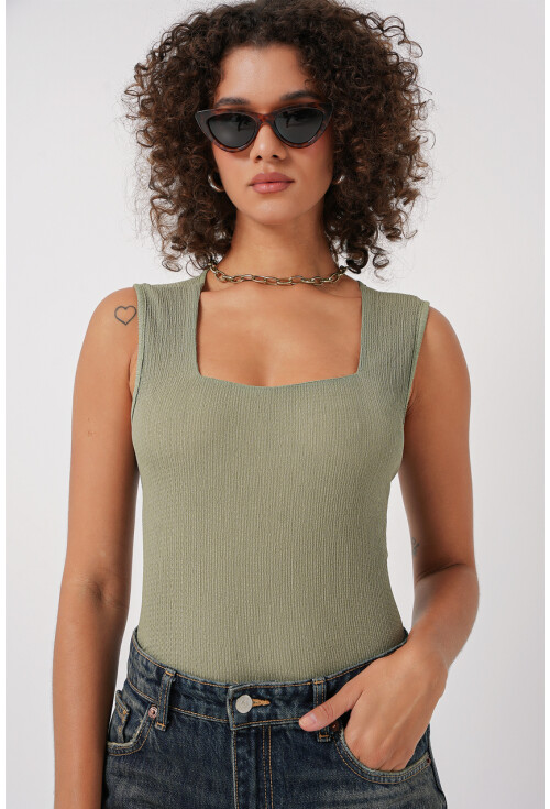 0476 Sıfır Kol Örme Bluz