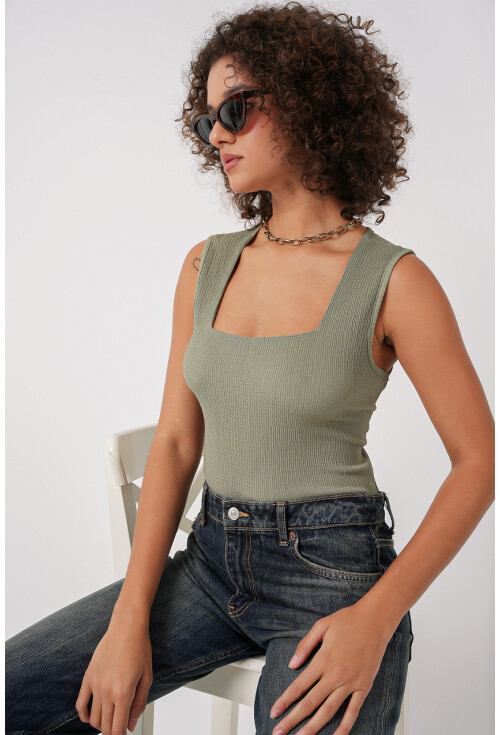 0476 Sıfır Kol Örme Bluz