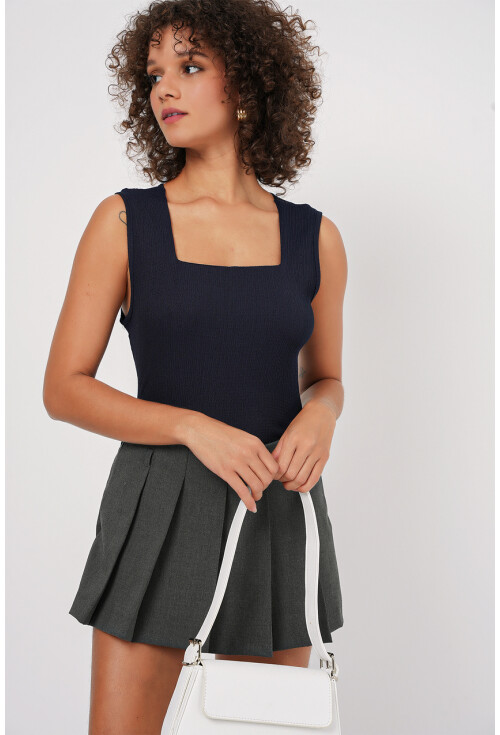 0476 Sıfır Kol Örme Bluz