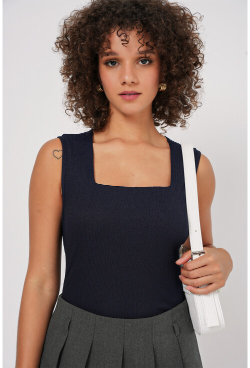 0476 Sıfır Kol Örme Bluz