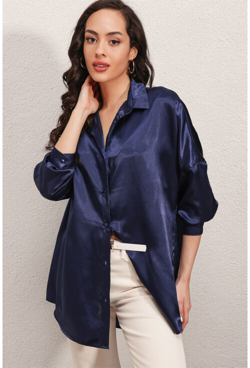 3985 Oversized Satin Shirt