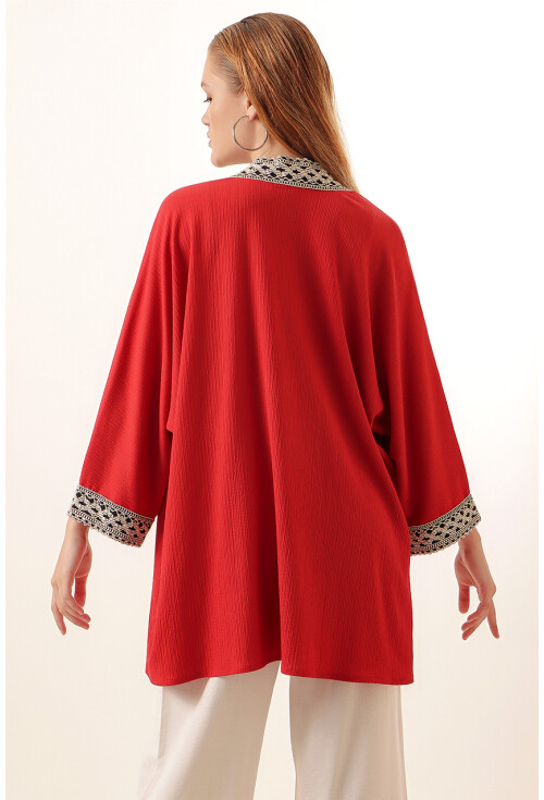 05866 Embroidered Knit Kimono