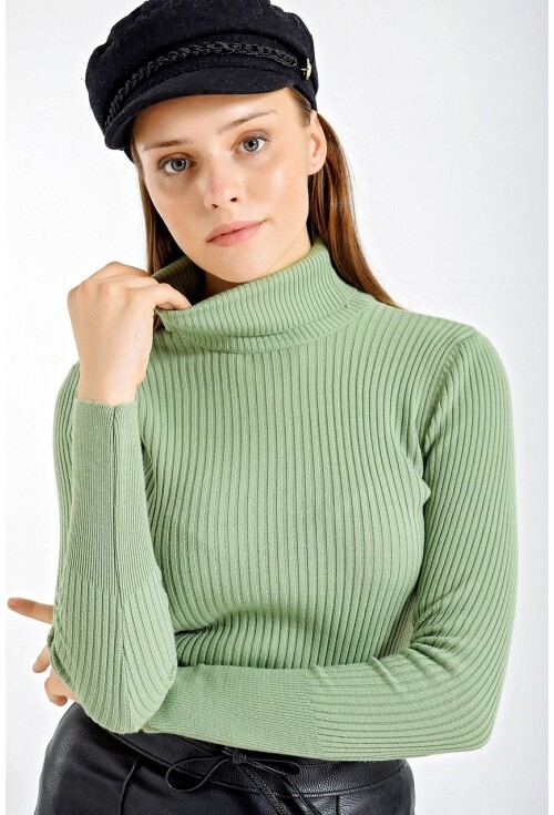 10311 Turtleneck Knit Sweater