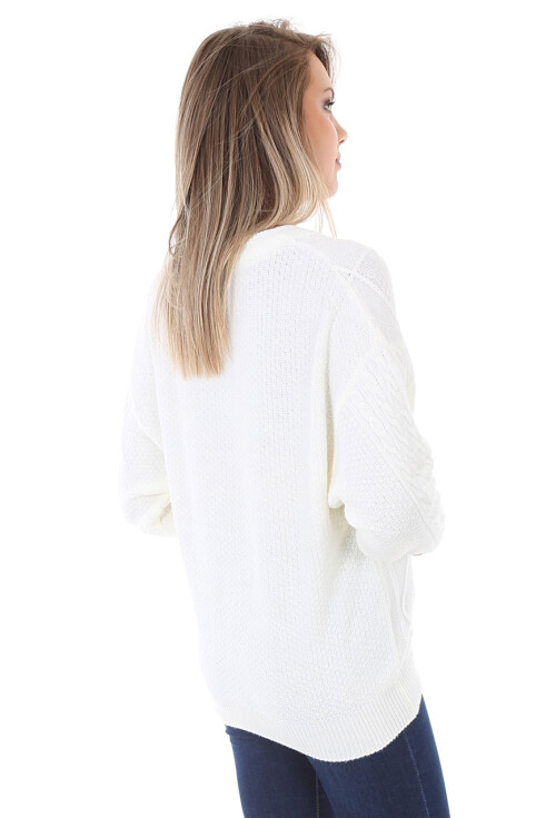 15582 Desenli V Yaka Triko Kazak