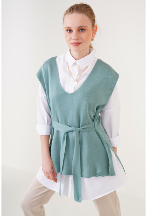 15760 Kuşaklı Triko Süveter