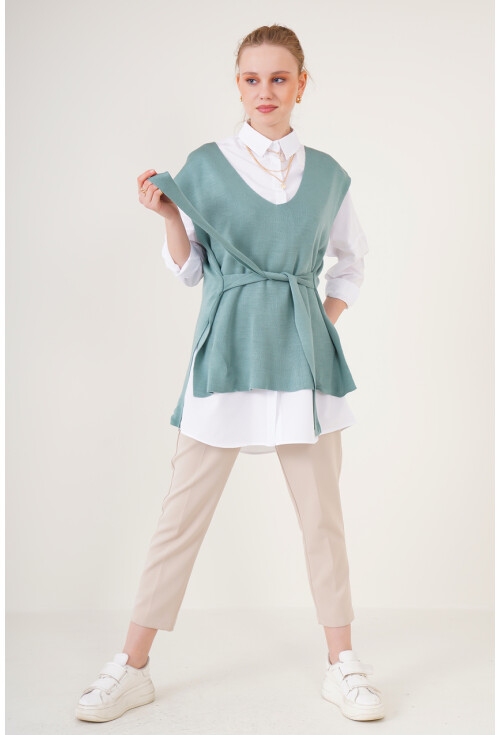 15760 Kuşaklı Triko Süveter