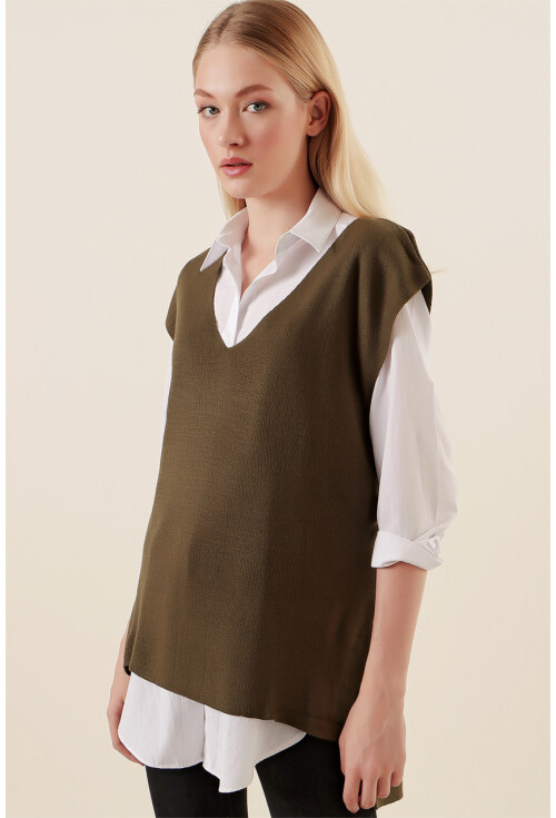 15760 Knit Vest With Belt