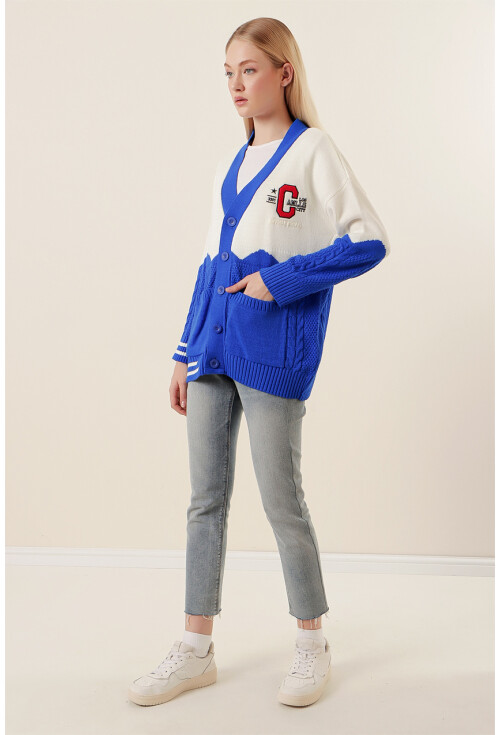 15788 Oversize Nakışlı Hırka