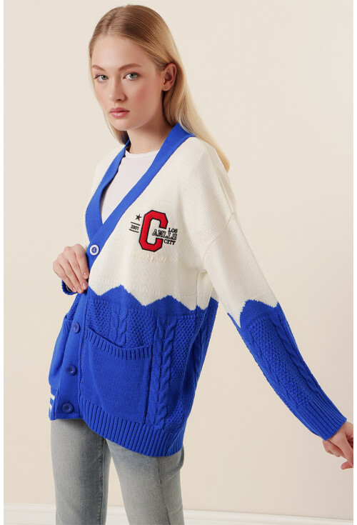 15788 Oversize Nakışlı Hırka