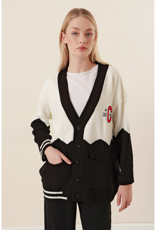 15788 Oversize Nakışlı Hırka